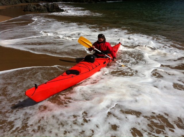  Kayak de mar en el surf 